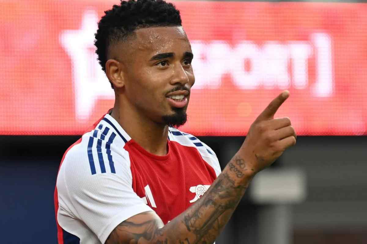 Gabriel Jesus in campo con l'Arsenal