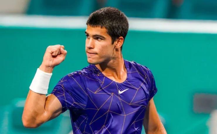 Alcaraz batte Sinner