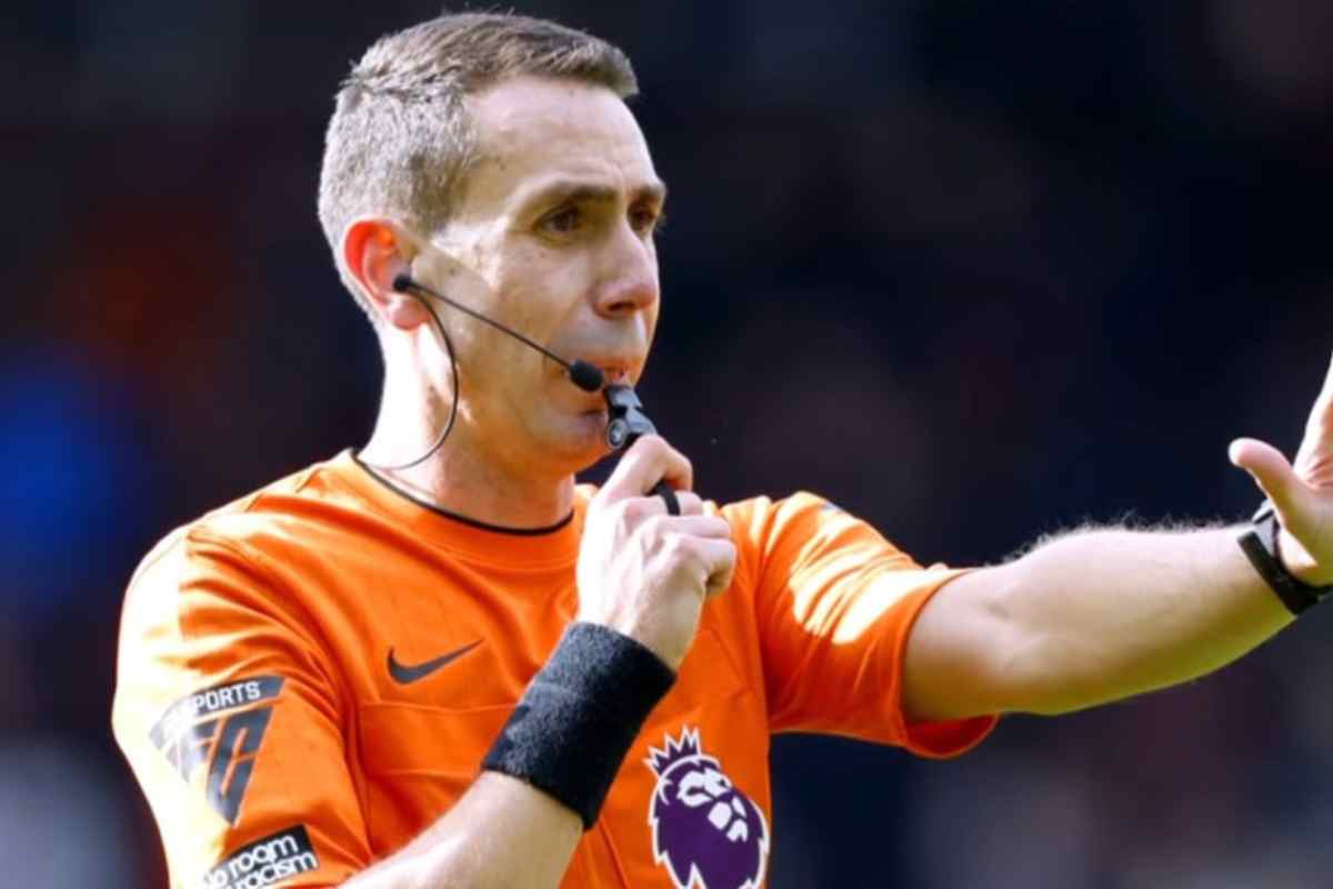 David Coote in campo come arbitro